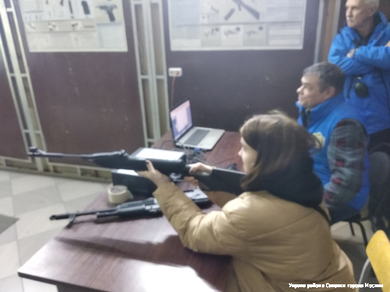 18 октября для несовершеннолетних жителей района Савелки г.Москвы была проведена ознакомительная экскурсия в НОУ «ЦАМК ДОСААФ России»
