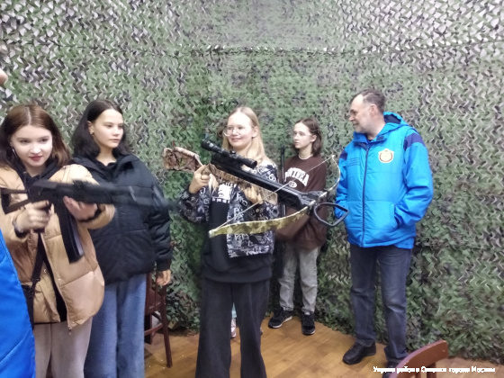 18 октября для несовершеннолетних жителей района Савелки г.Москвы была проведена ознакомительная экскурсия в НОУ «ЦАМК ДОСААФ России»