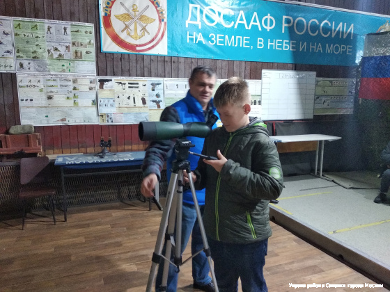 18 октября для несовершеннолетних жителей района Савелки г.Москвы была проведена ознакомительная экскурсия в НОУ «ЦАМК ДОСААФ России»