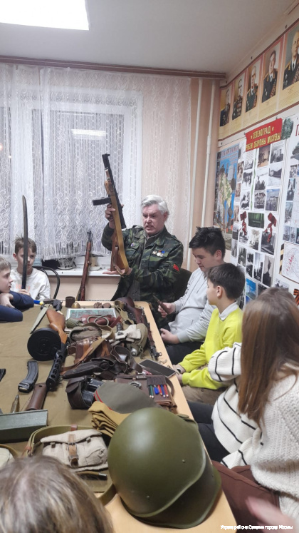 27 ноября 2023  в музее «Совета ветеранов»  района Савелки побывали учащиеся 7-ого класса ГБОУ «Школы № 609»